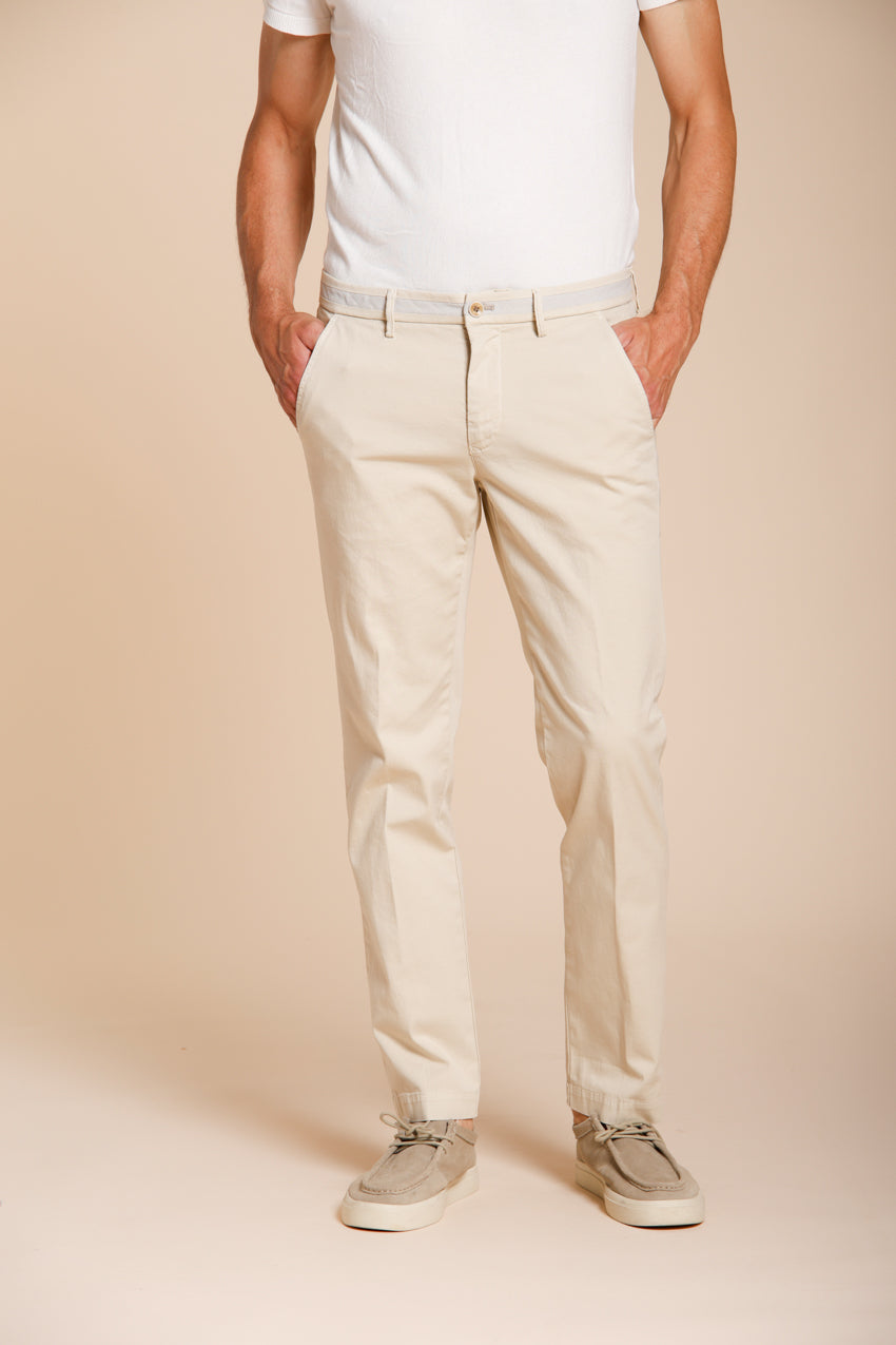 Torino University Hose Chino Herren aus Stretch-Satin slim fit