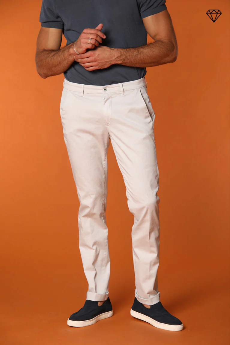 Torino Herren Chino Hose aus leichtem Baumwoll- und Lyocell-Tricot Slim Fit ①