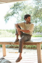 Pantalone chino uomo Boston Mason's marrone testa di moro in resca tinto filo stretch relaxed fit, vista frontale su modello SS26