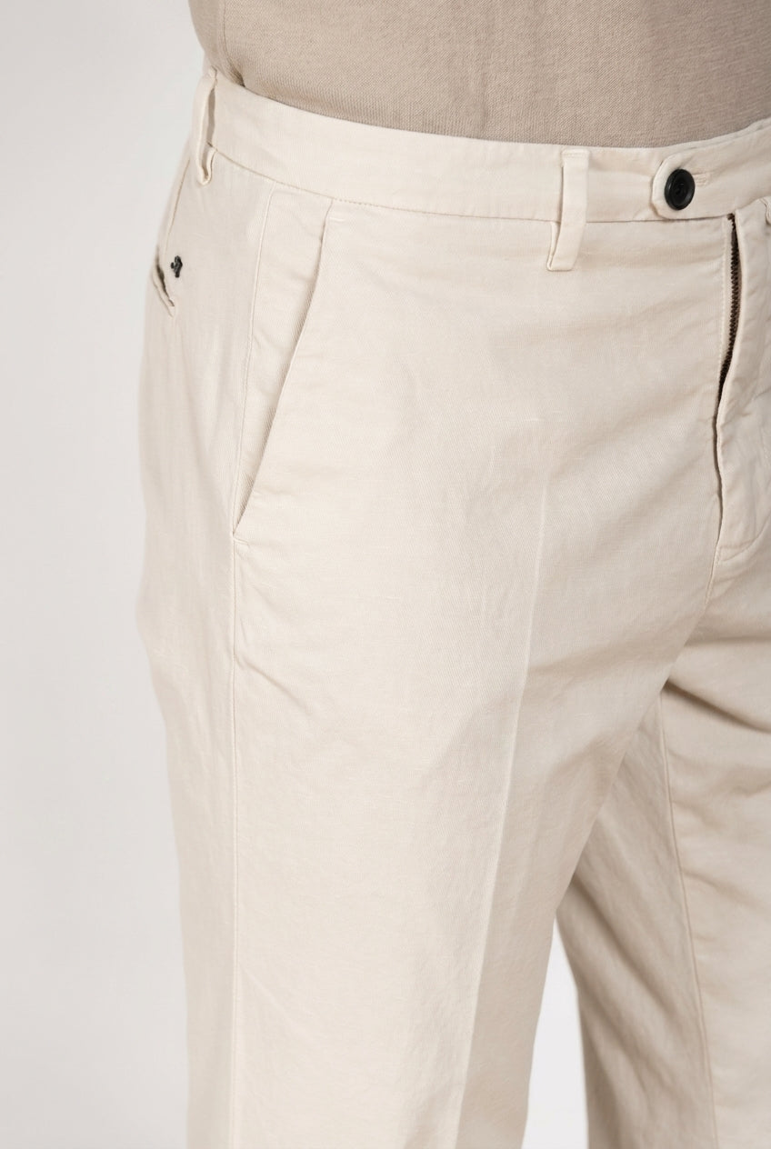 Dettaglio vita pantalone chino uomo Boston Mason's stucco in cavallery stretch SS26