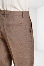 Dettaglio pantalone chino uomo Boston Mason's tortora in denim SS26