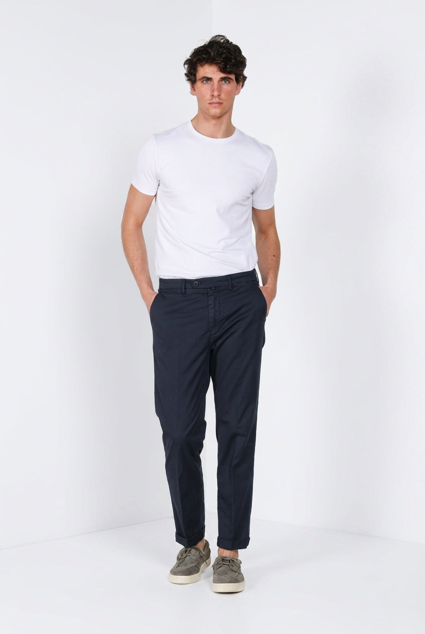 Pantalone chino uomo Boston Mason's blu notte in twill relaxed fit - vista laterale SS26