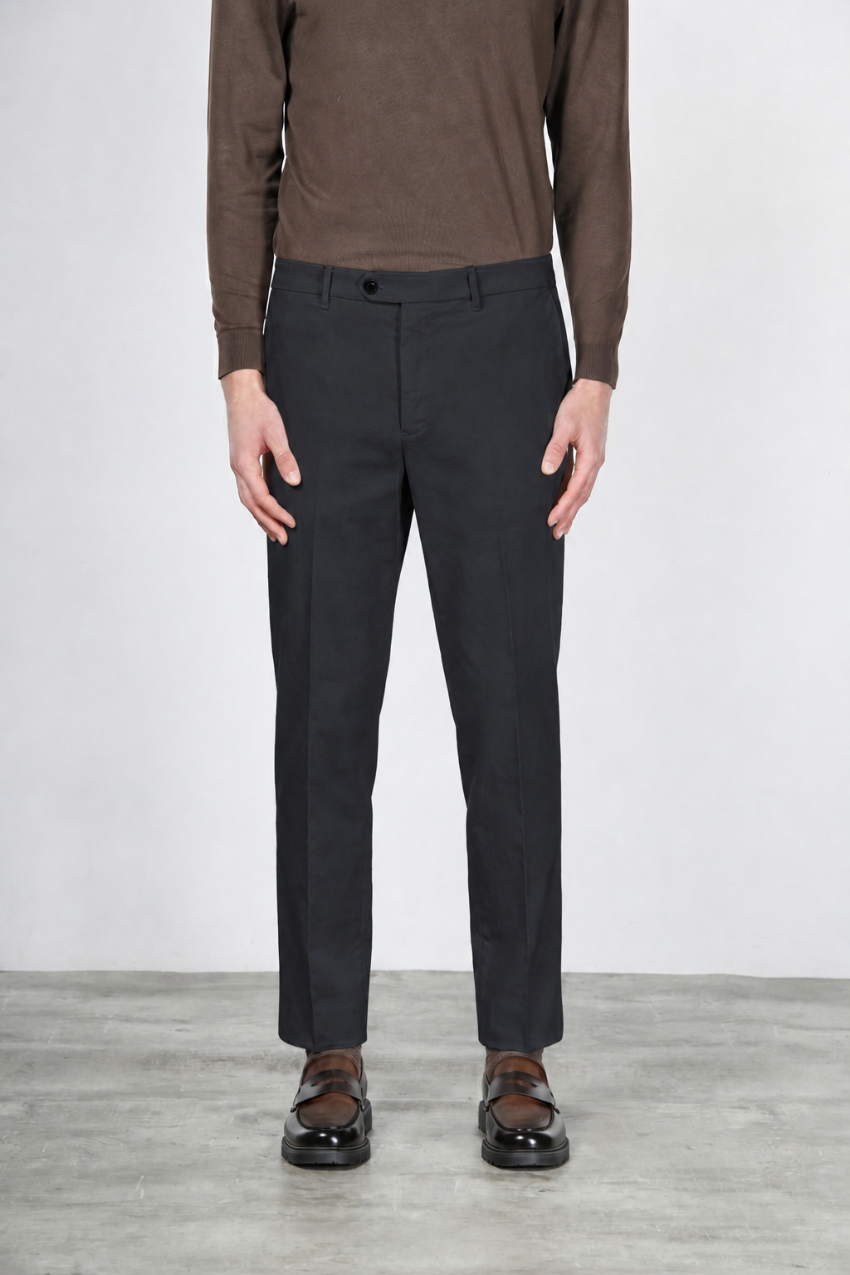 Paris pantalone chino uomo in tricotina stretch carrot fit ①