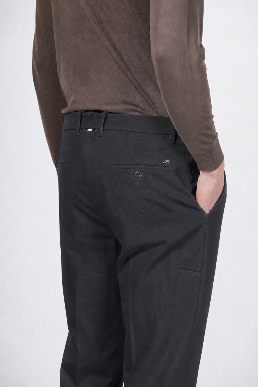 Paris pantalone chino uomo in tricotina stretch carrot fit ①