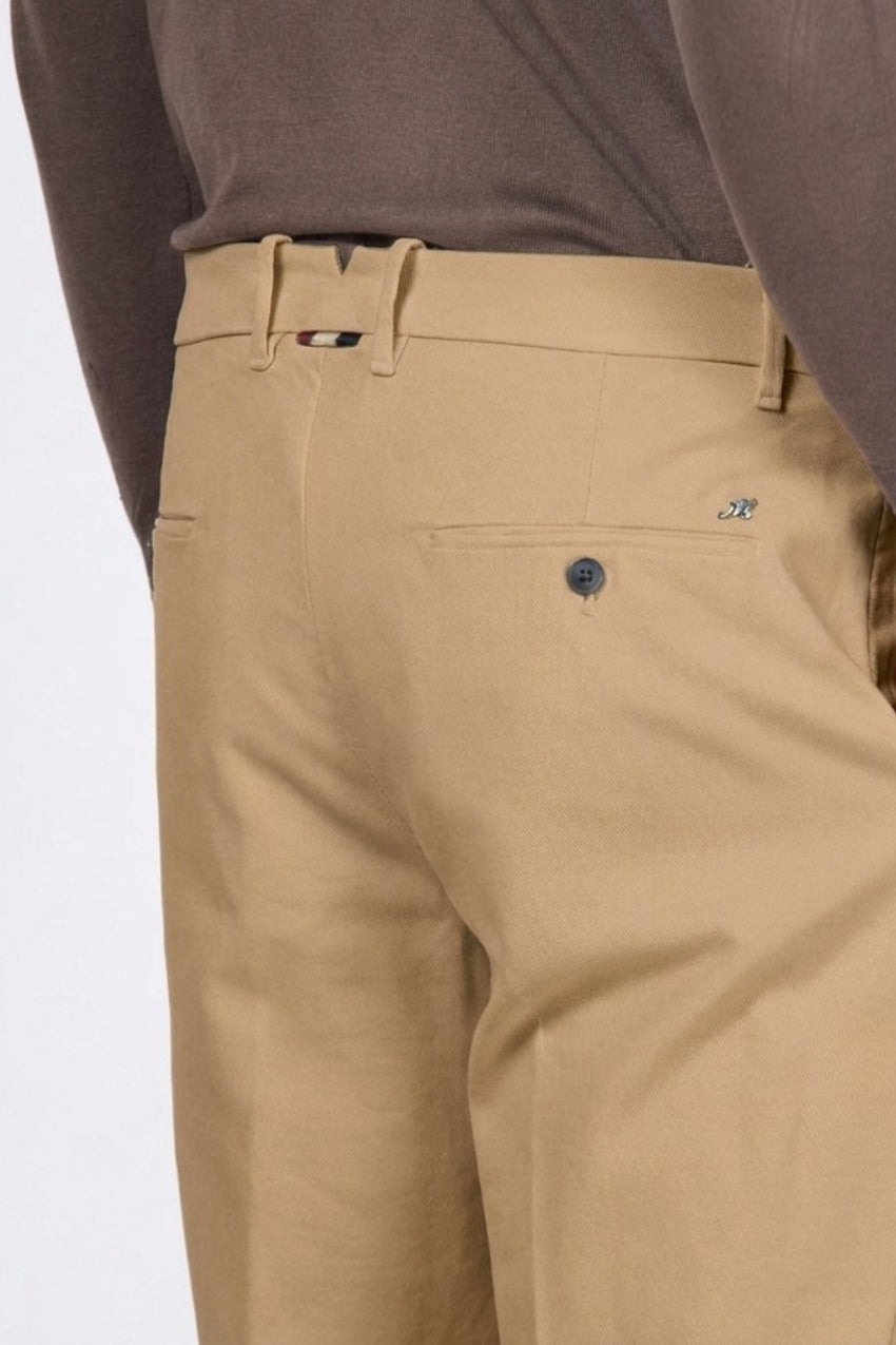 Paris men’s chino pants in stretch tricotine with carrot fit
