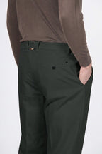 Paris men’s chino pants in stretch tricotine with carrot fit
