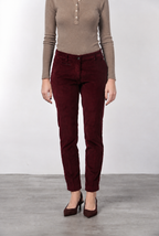 New York Slim pantalón chino de mujer en pana de canalé ancho slim fit ①