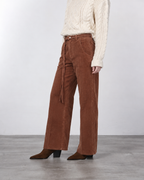 Violette women’s chino pants in twill with balloon fit ①
