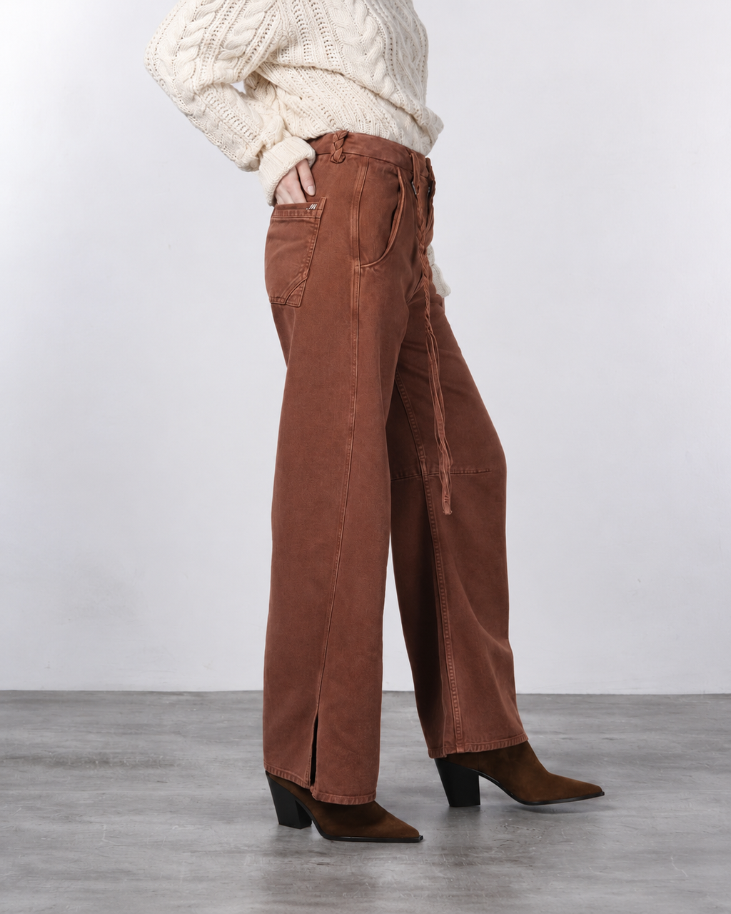Violette women’s chino pants in twill with balloon fit ①
