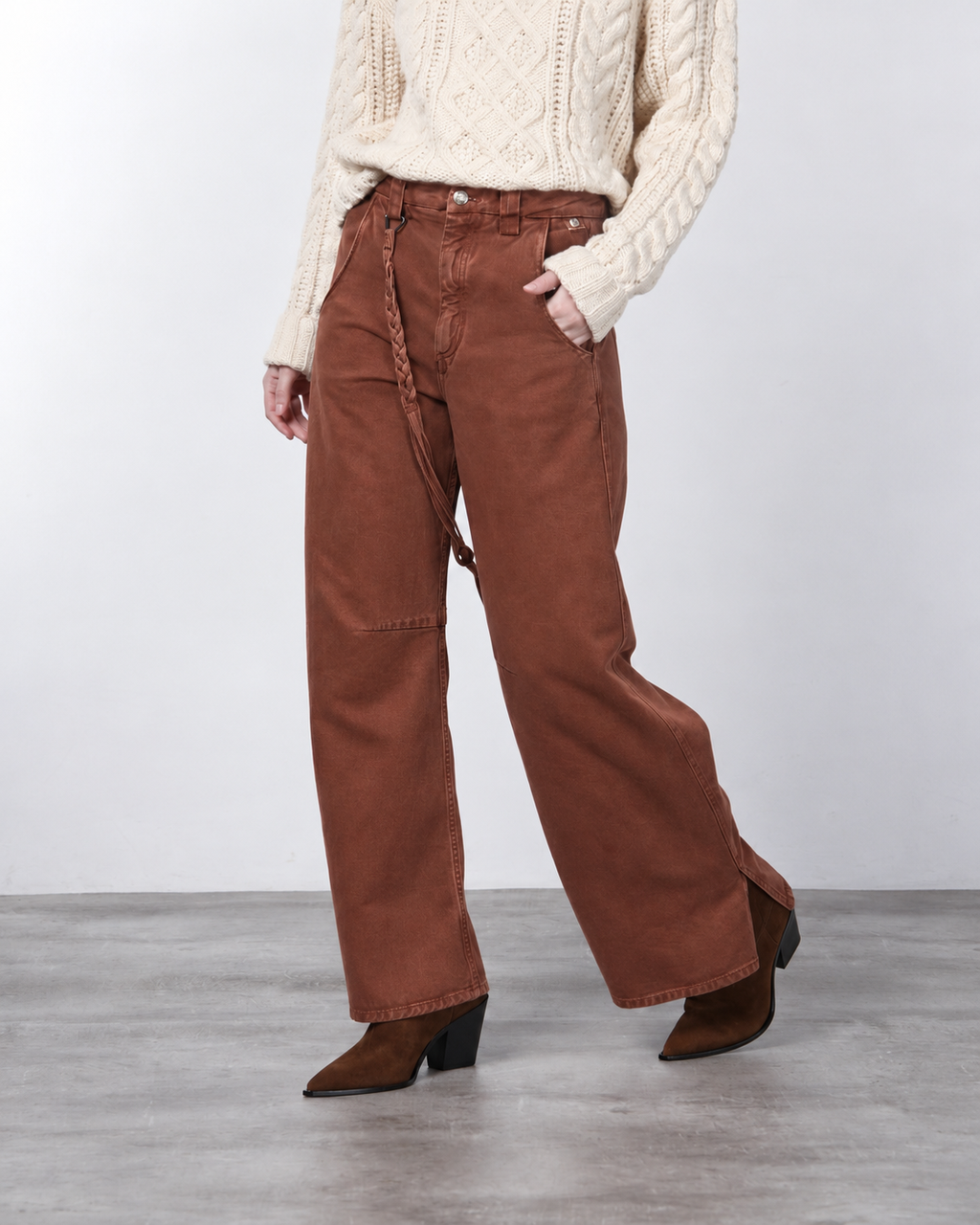 Violette women’s chino pants in twill with balloon fit ①
