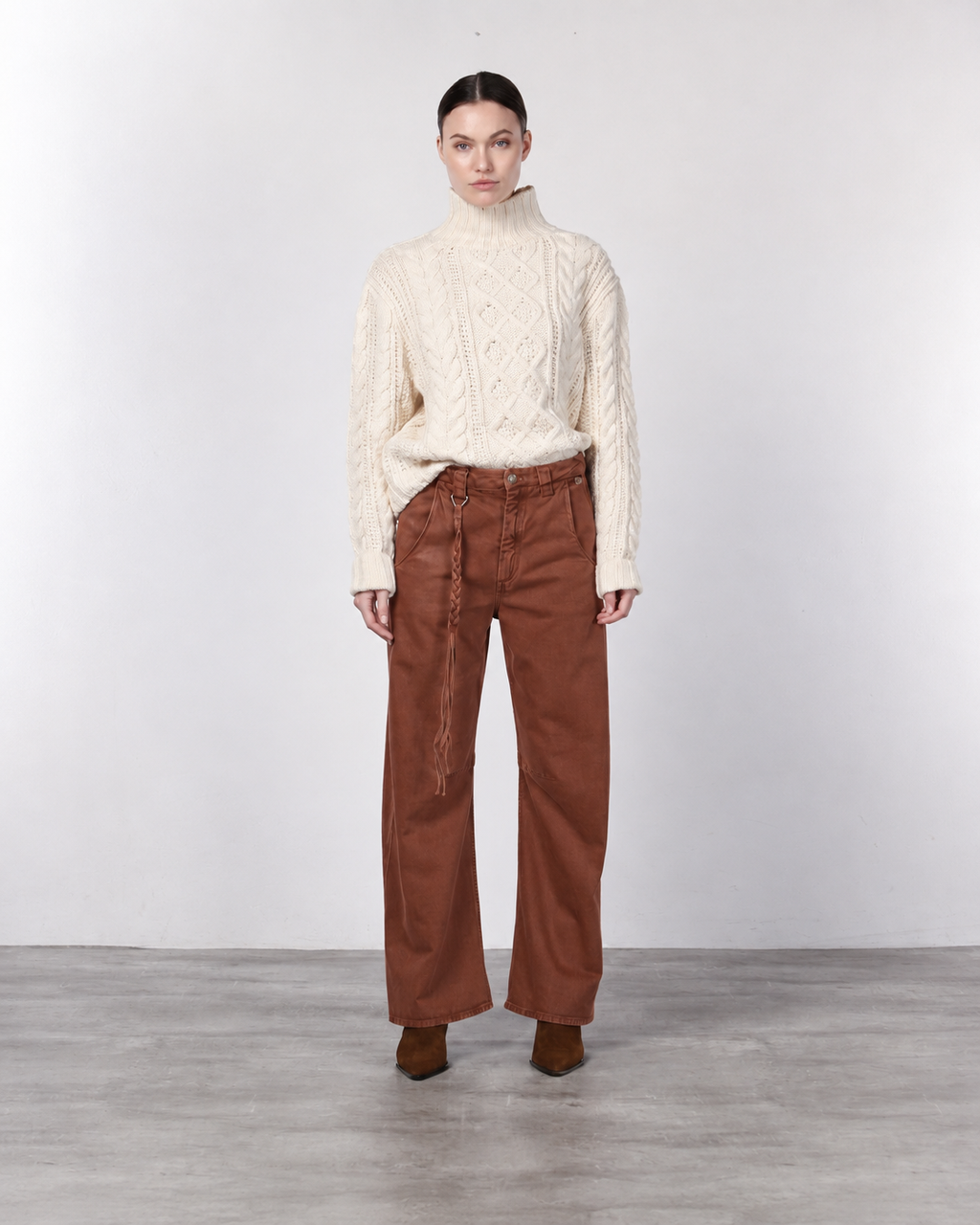 Violette women’s chino pants in twill with balloon fit ①
