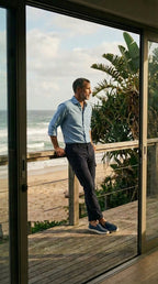 Pantalone cargo uomo Chile Mason's blu notte in raso stretch slim fit, vista frontale su modello SS26